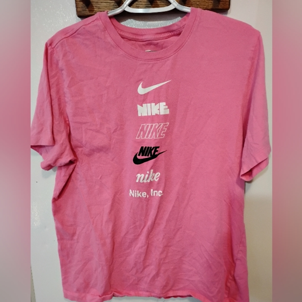 Nike Pink Graphic T-Shirt